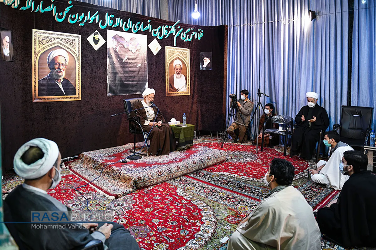 بزرگداشت حضرات آیات یزدی و مصباح یزدی در مدرسه حقانی قم