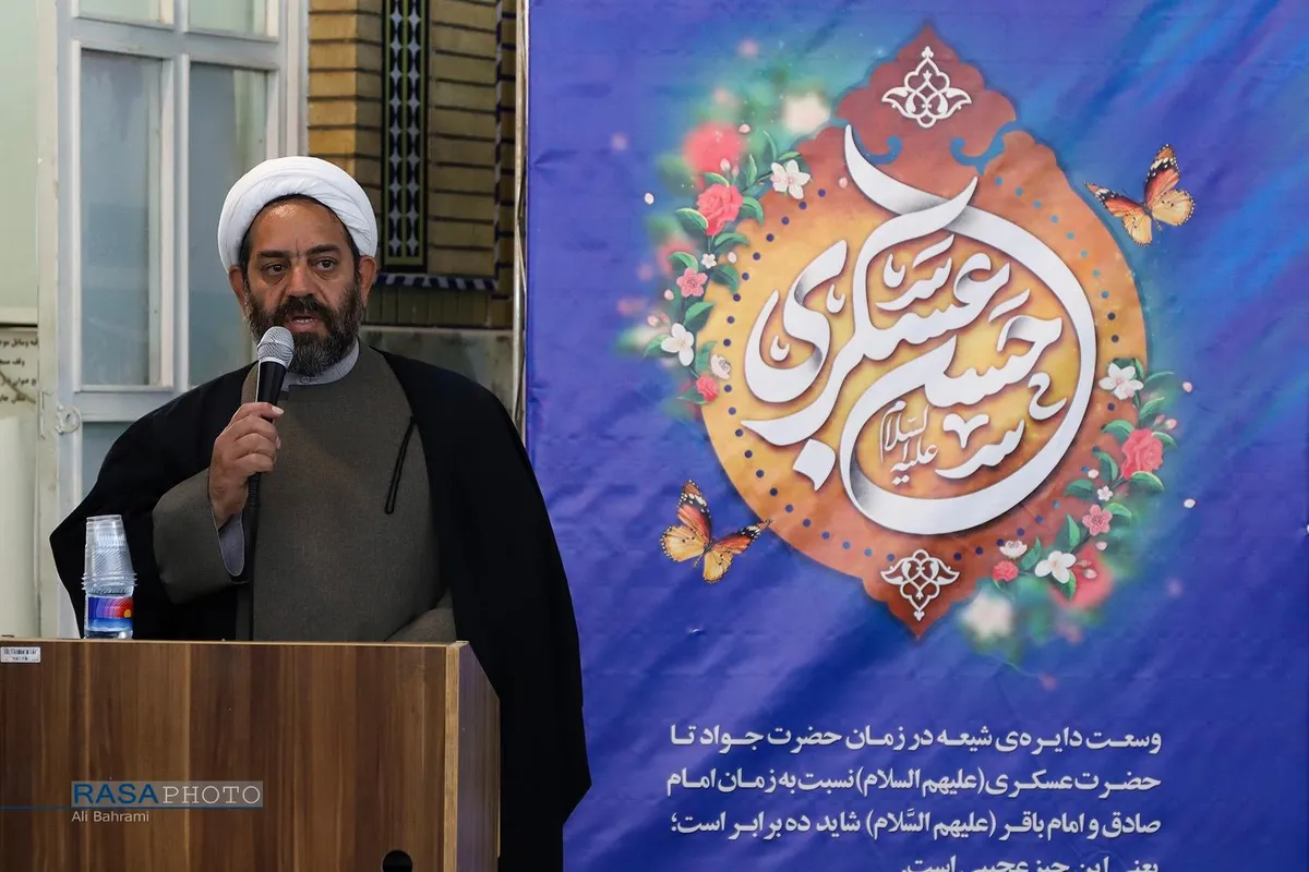 عمامه&zwnj;گذاری تعدادی از طلاب حوزه&zwnj;های علمیه در روز میلاد حضرت امام حسن عسکری (علیه&zwnj;السلام) توسط آیت الله شب&zwnj;زنده&zwnj;دار