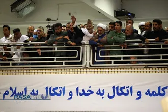 هزاران نفر از مردم شریف استان&zwnj;های &laquo;سیستان و بلوچستان&raquo; و &laquo;خراسان جنوبی&raquo; با حضور در حسینیه امام خمینی با رهبر انقلاب اسلامی دیدار کردند.