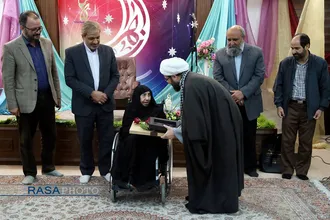 تجلیل از مادر شهید کارکوب زاده | جشن میلاد حضرت زهرا (سلام الله علیها) در هیئت هنر و رسانه قم