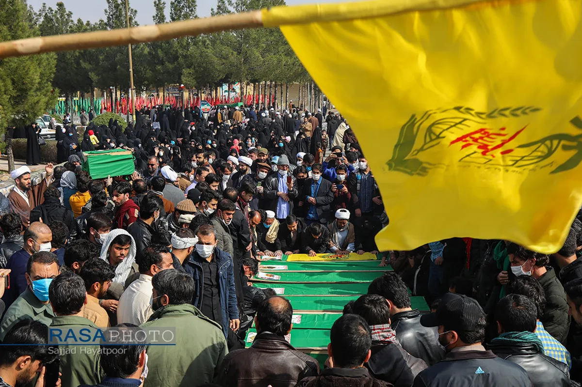 وداع و تشیع پیکر ۱۱ شهید مدافع حرم در قم&lrm;