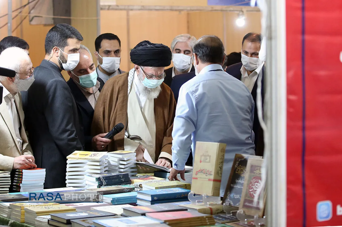 بازدید مقام معظم رهبری از سی و&zwnj;&zwnj; چهارمین نمایشگاه بین&zwnj;المللی کتاب تهران