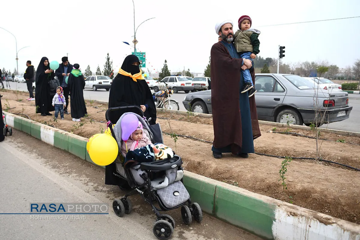 راهپیمایی کالسکه ای پدر و مادرها با عنوان "امید آینده"