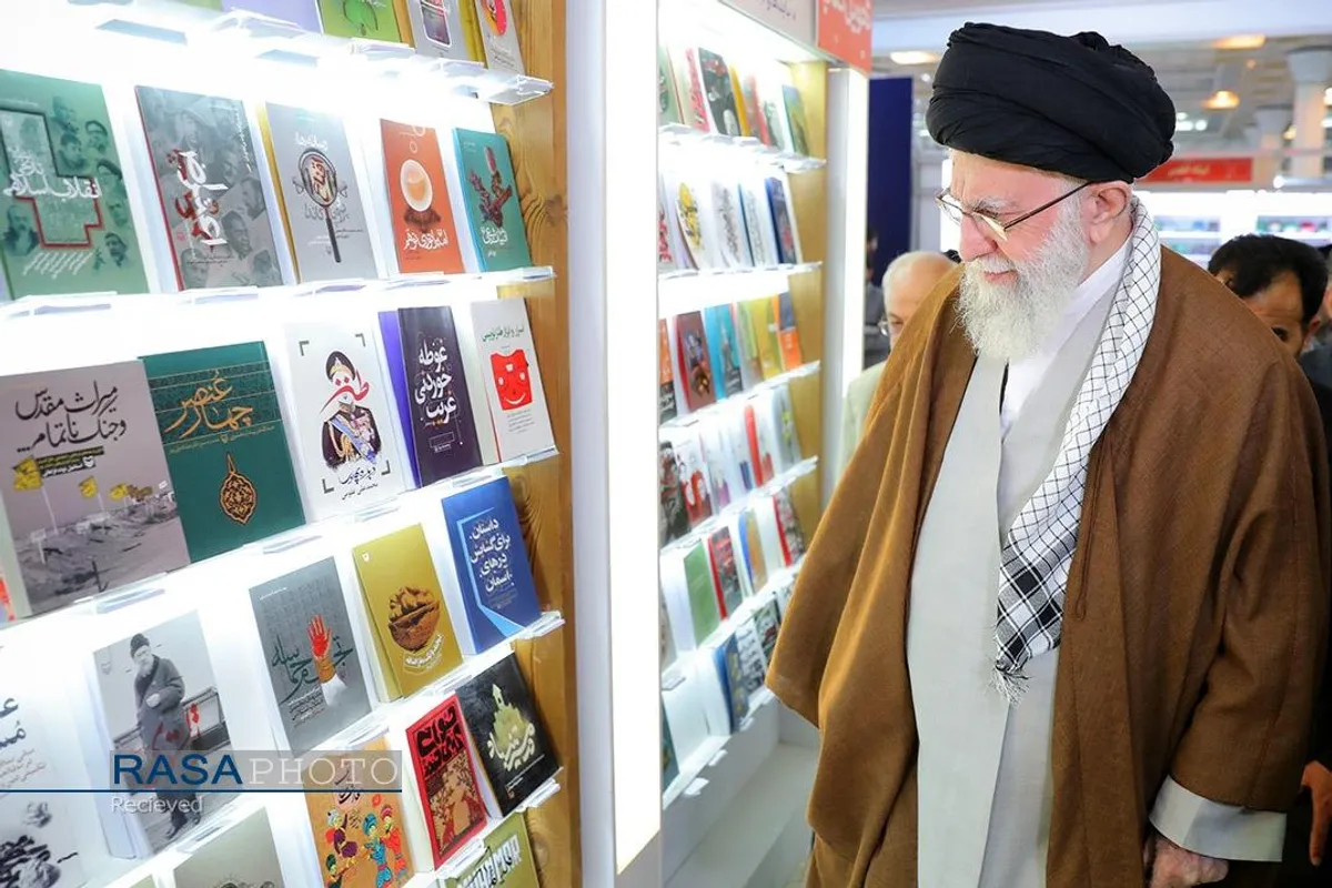 بازدید رهبر معظم انقلاب از سی و پنجمین نمایشگاه بین&zwnj;المللی کتاب تهران