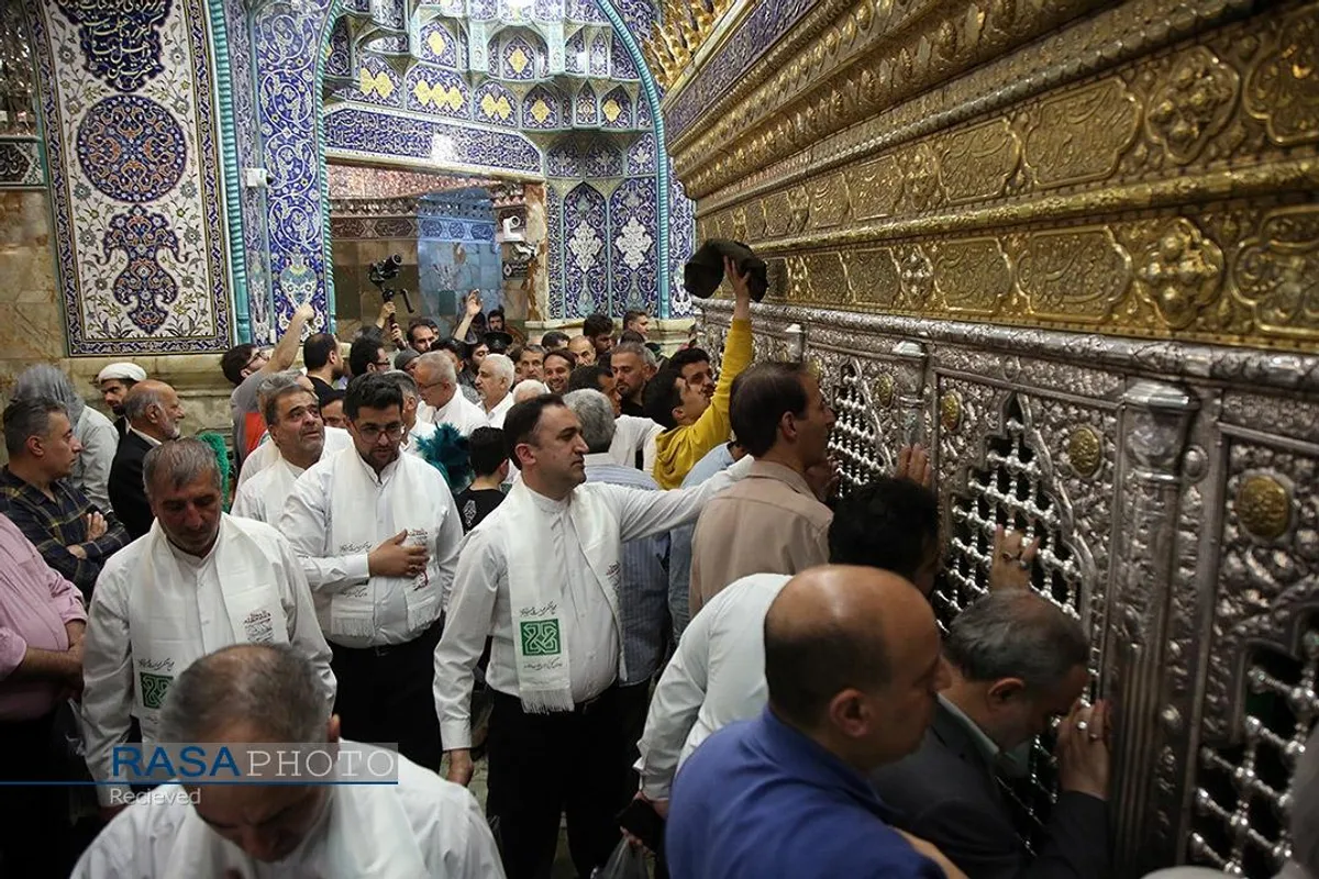 آیین گل آرایی ضریح مطهر کریمه اهل&zwnj;بیت(س) به مناسبت دهه کرامت