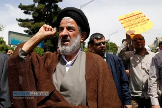 راهپیمایی نمازگزاران تهرانی در حمایت از بیانیه شورای عالی امنیت ملی&lrm;