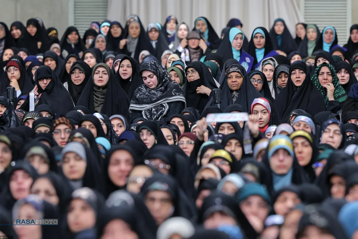 دیدار هزاران نفر از زنان و دختران با رهبر انقلاب