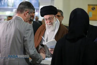 بازدید رهبر معظم انقلاب از سی و پنجمین نمایشگاه بین&zwnj;المللی کتاب تهران
