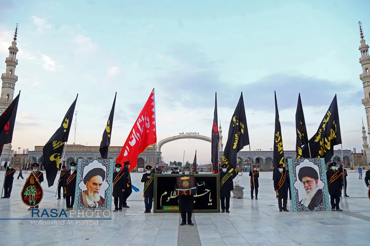 تعویض پرچم مسجد مقدس جمکران در آستانه ماه محرم