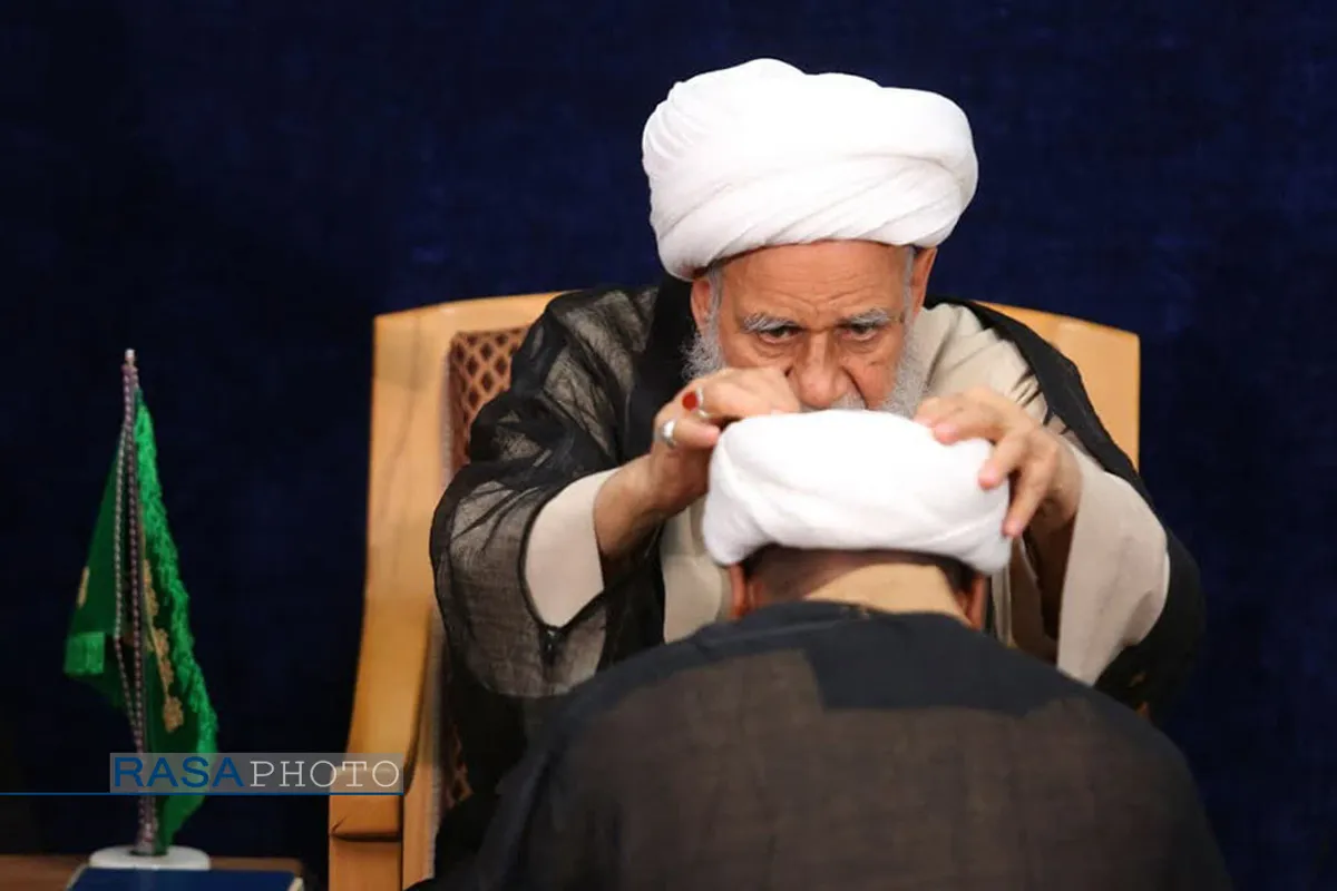 جشن عمامه&zwnj;گذاری تعدادی از طلاب حوزه علمیه قم با حضور آیت الله کریمی جهرمی