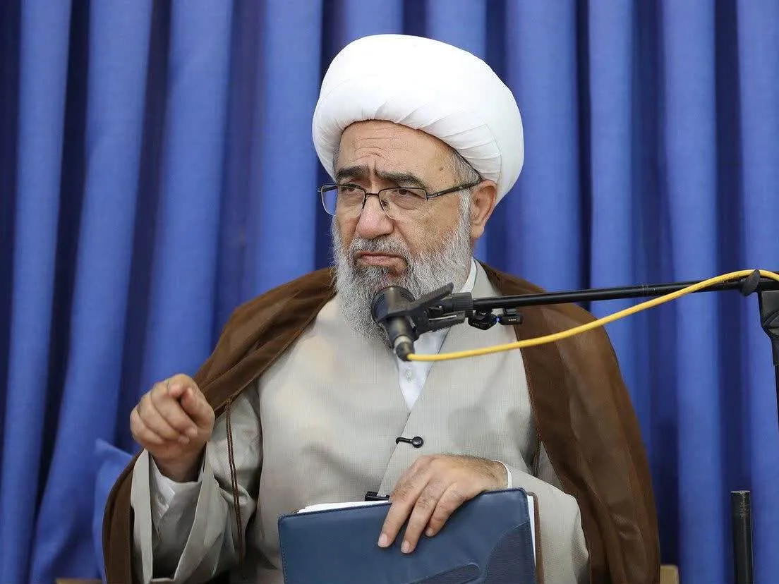 طلاب در کنار فعالیت‌های علمی و اخلاقی، از مسئولیت‌های اجتماعی غافل نشوند