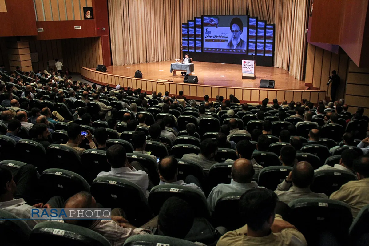 دوره آموزشی نفحات با هدف توانمندی فعالان فرهنگی استان چهارمحال و بختیاری با حضور آیت الله میرباقری