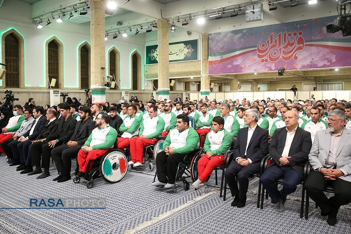 دیدار اعضای کاروان&zwnj;های اعزامی ایران به بازی&zwnj;های المپیک و پارالمپیک ۲۰۲۴ با رهبر انقلاب