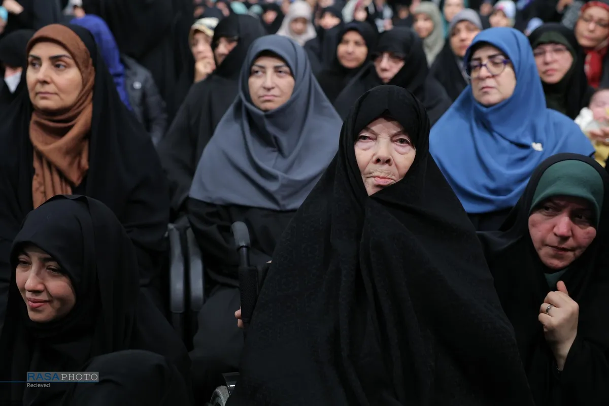 دیدار هزاران نفر از زنان و دختران با رهبر انقلاب