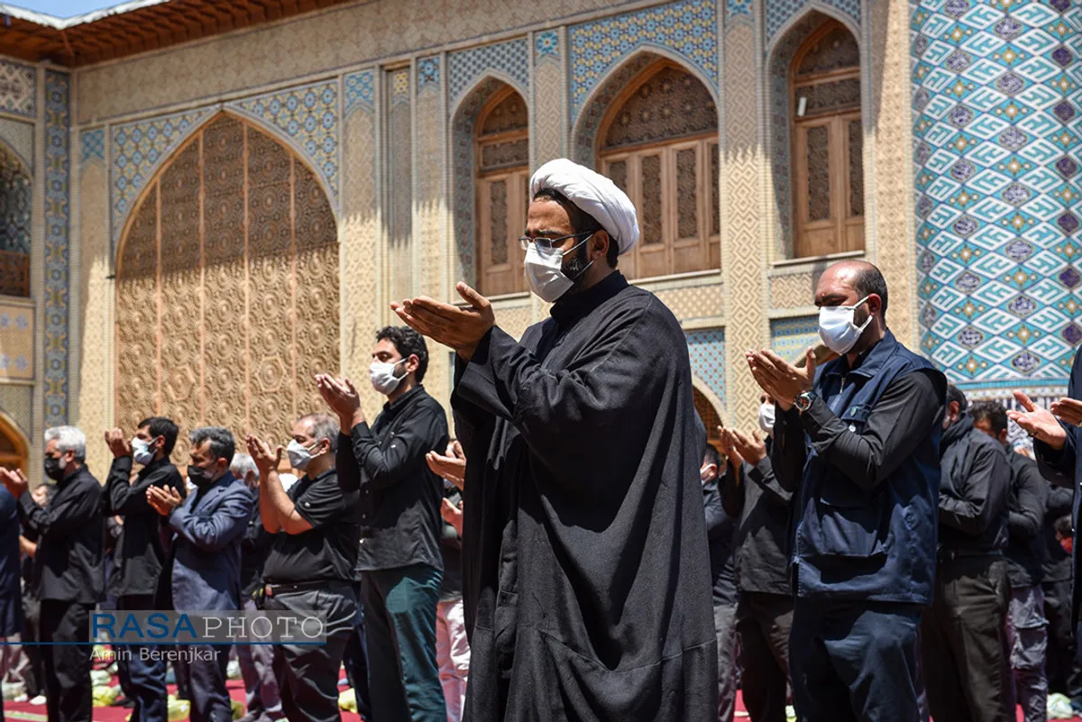 عزاداری و نماز جماعت ظهر عاشورا در حرم حضرت احمدبن موسی الکاظم (ع)