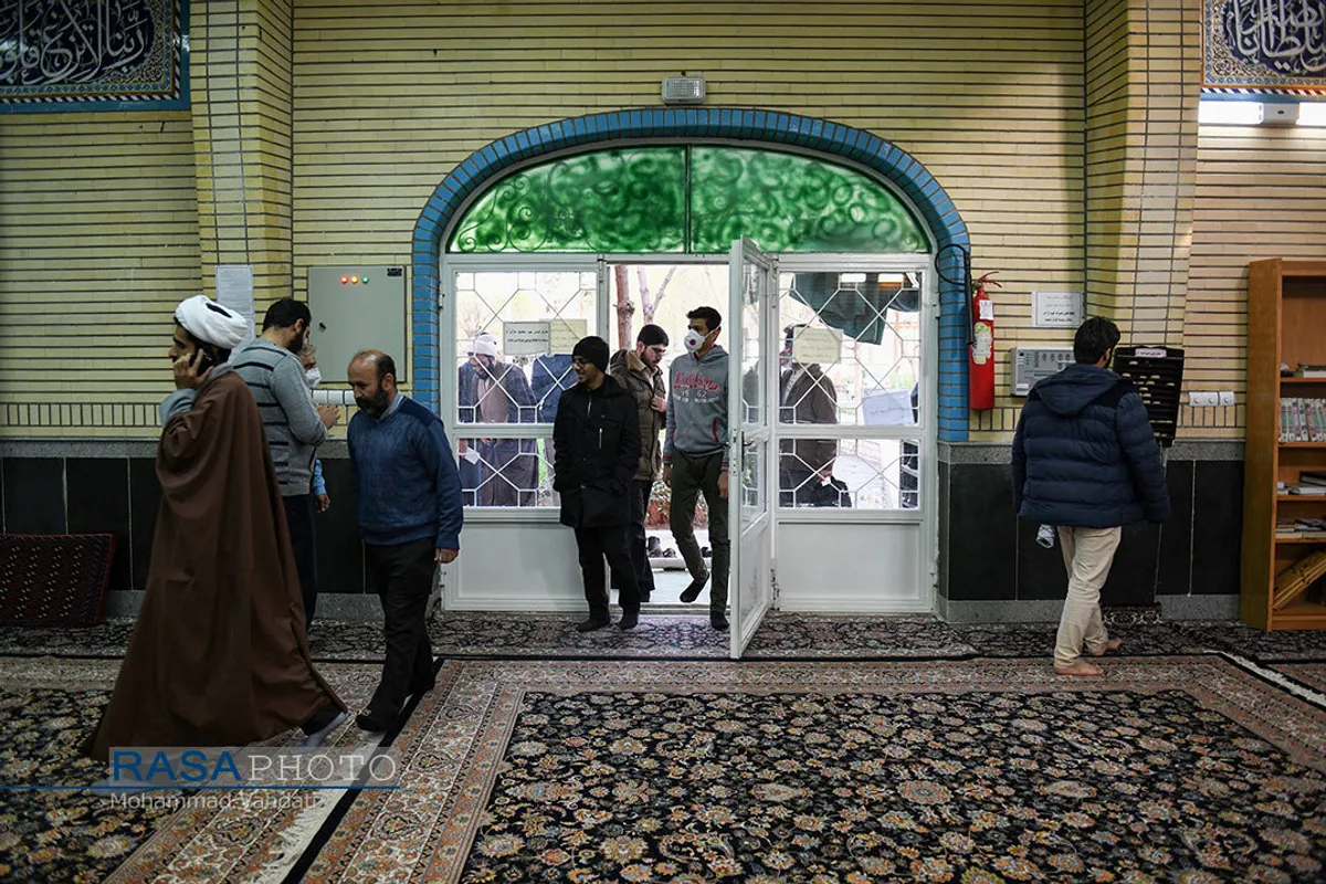 تقدیر جمعی از طلاب از پزشکان و پرستاران فعال در درمان بیماران مبتلا به کرونا