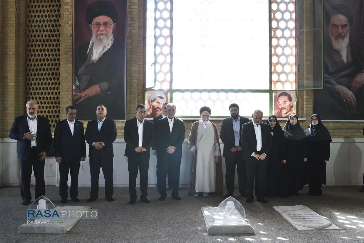 تجدید میثاق رئیس جمهور و اعضای هیئت دولت چهاردهم با آرمان&zwnj;های امام راحل (ره)