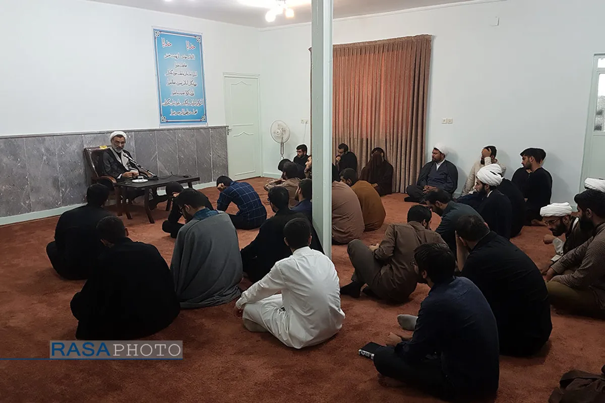 نشست تبیین نقش طلاب در بیانیه گام دوم در اهواز