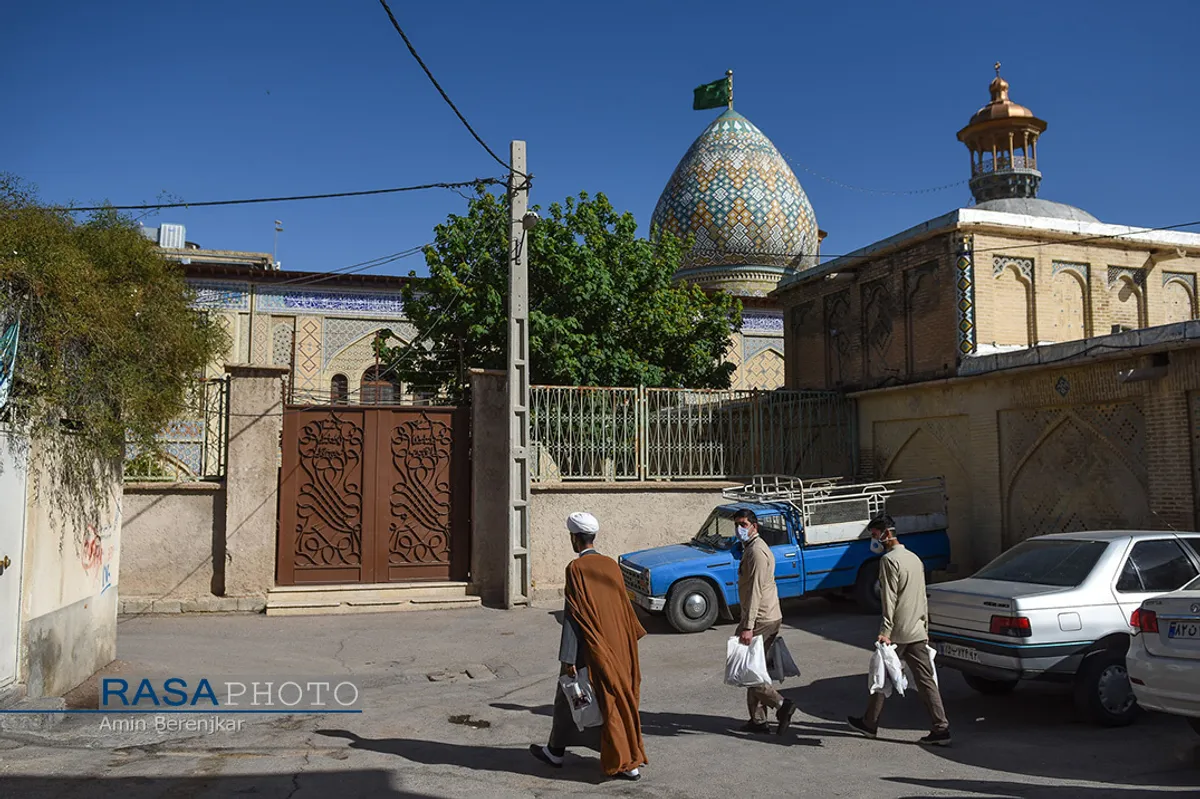 توزیع اقلام بهداشتی بین مجاورین حرم امامزاده سید علاالدین حسین (ع) شیراز