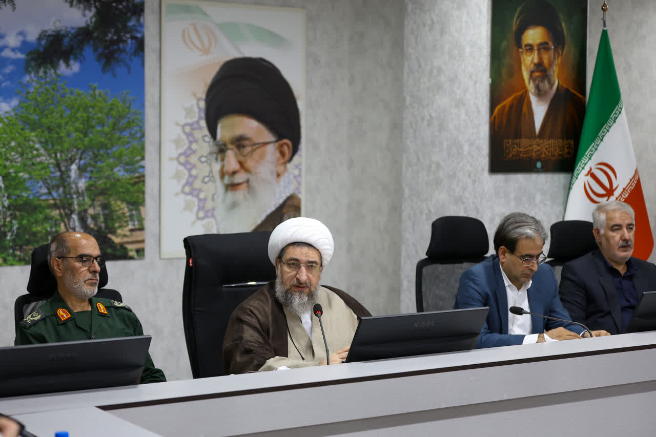 تأکید امام جمعه تبریز بر حفظ وحدت ملی و صیانت از جایگاه اقشار مؤمن و انقلابی+ تصاویر تأکید امام جمعه تبریز بر حفظ وحدت ملی و صیانت از جایگاه اقشار مؤمن و انقلابی+ تصاویر