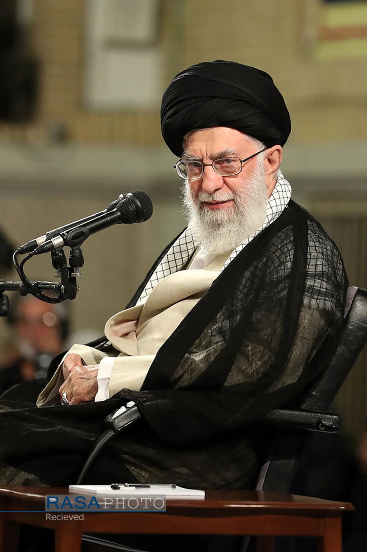 دیدار جمعی از اساتید، اعضای هیئت&zwnj;های علمی و پژوهشگران دانشگاه&zwnj;ها و مراکز علمی با رهبر انقلاب