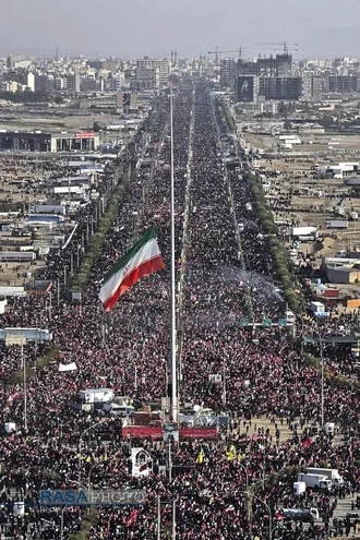 تصاویر هوایی تشییع پیکر مطهر امام مجاهد شهید در شهر مقدس قم