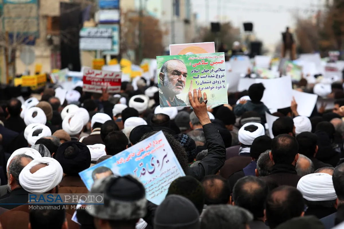 راهپیمایی نمازگزاران قم در حمایت ازسپاه و اقتدار و امنیت نظام اسلامی