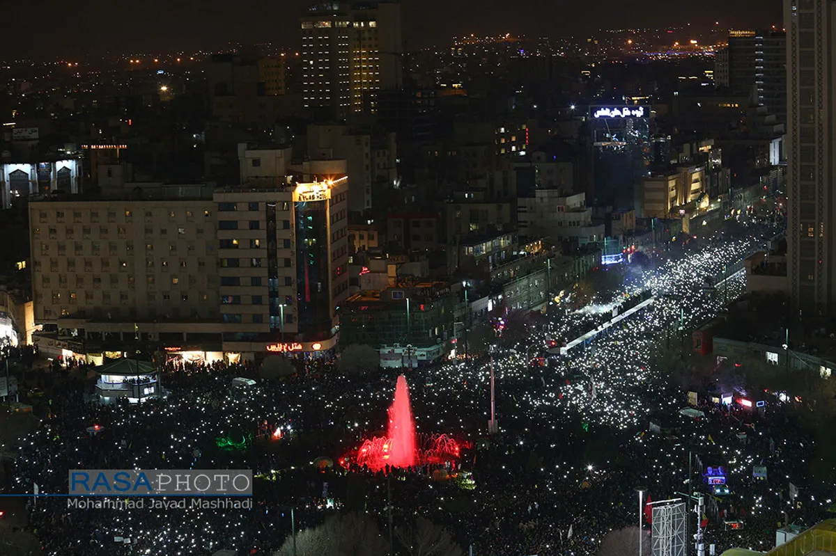 طواف پیکر شهید حاج قاسم سلیمانی و شهداء در مضجع منور رضوی