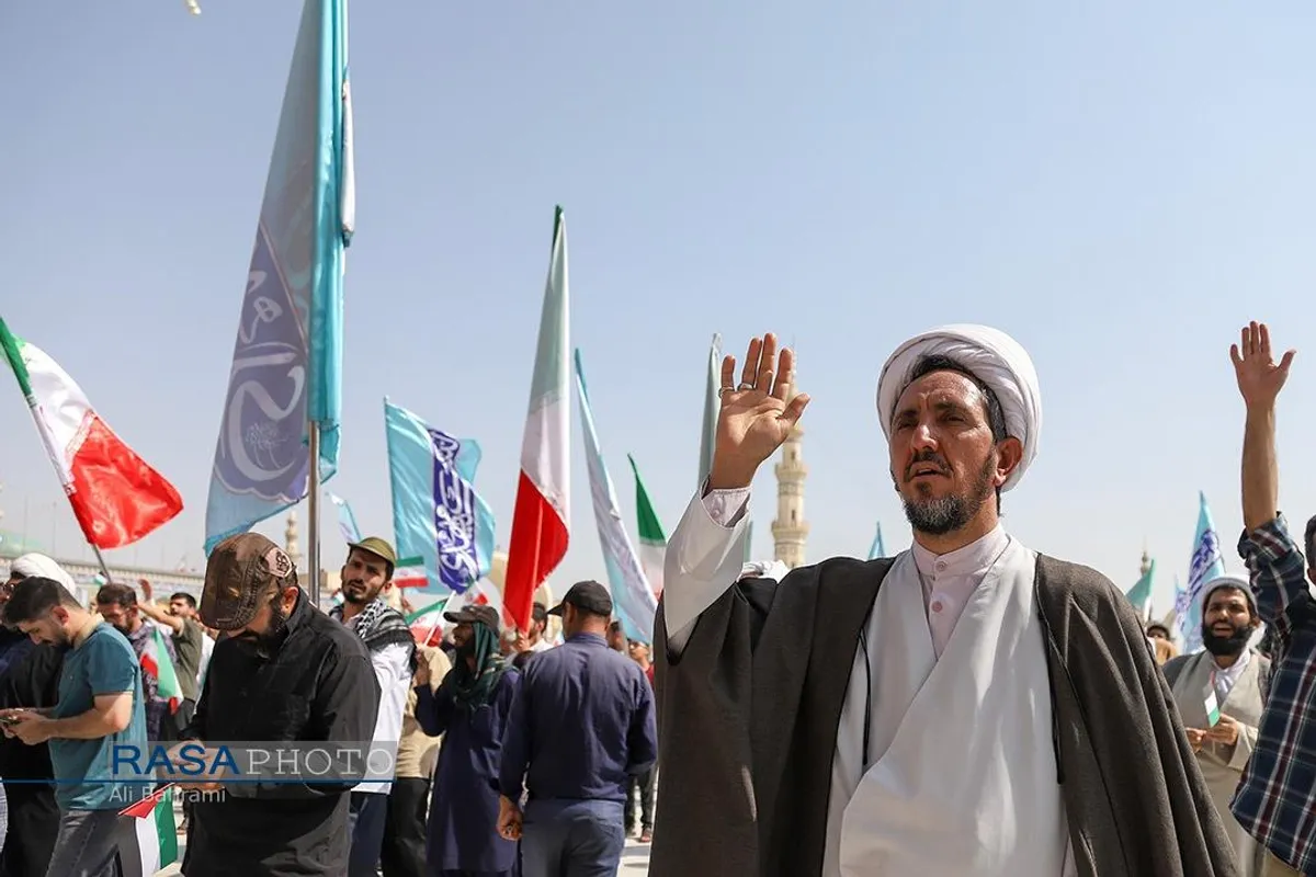 تجمع خونخواهی مردم قم و تعویض پرچم مسجد مقدس جمکران