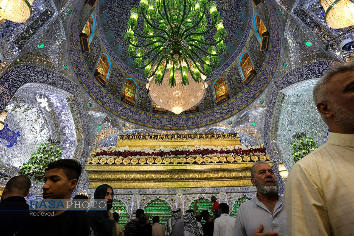 "گل آرایی ضریح مطهر حرم امام علی ع در آستانه عید بزرگ غدیر"