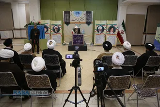 بازدید آیت الله حسینی بوشهری از اولین نمایشگاه تخصّصی "پژوهش&zwnj;های فقهی معاصر"