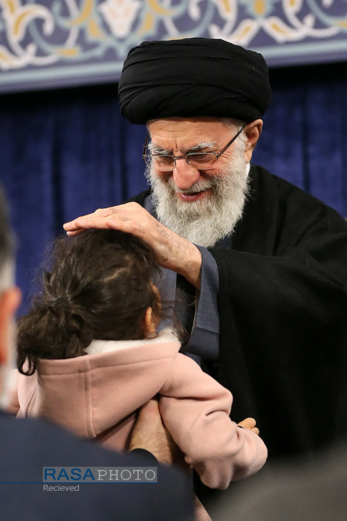 دیدار خانواده شهدای حادثه&zwnj; تروریستی شاهچراغ شیراز با رهبر معظم انقلاب