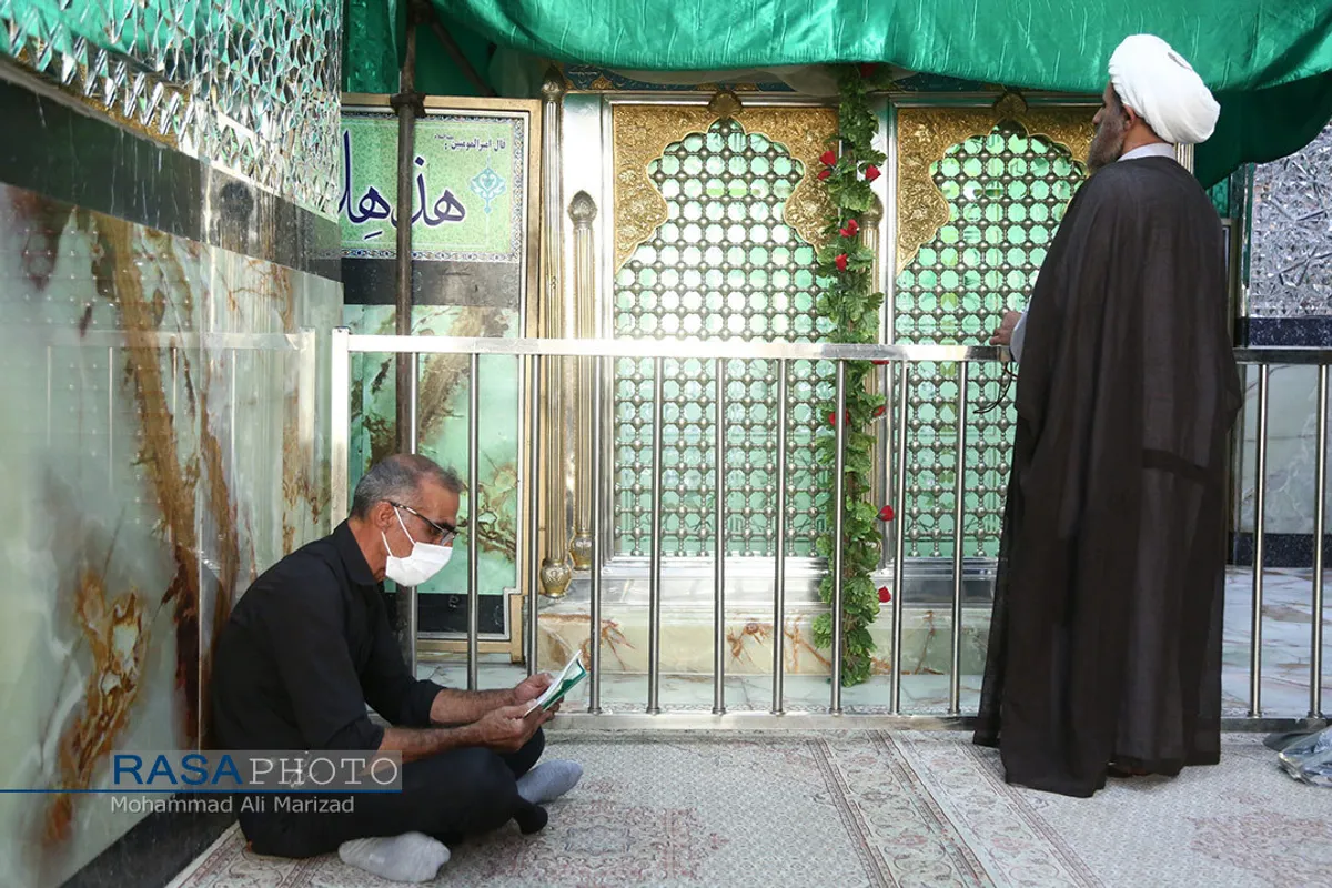 مراسم دعای عرفه با رعایت بهداشت در حرم امام زاده هلال بن علی