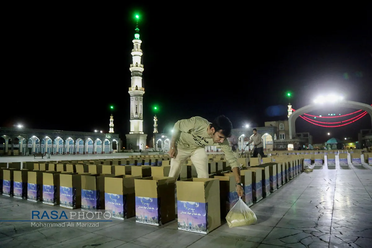 تهیه و توزیع ۱۰۰۰ بسته معیشتی در مسجد مقدس جمکران