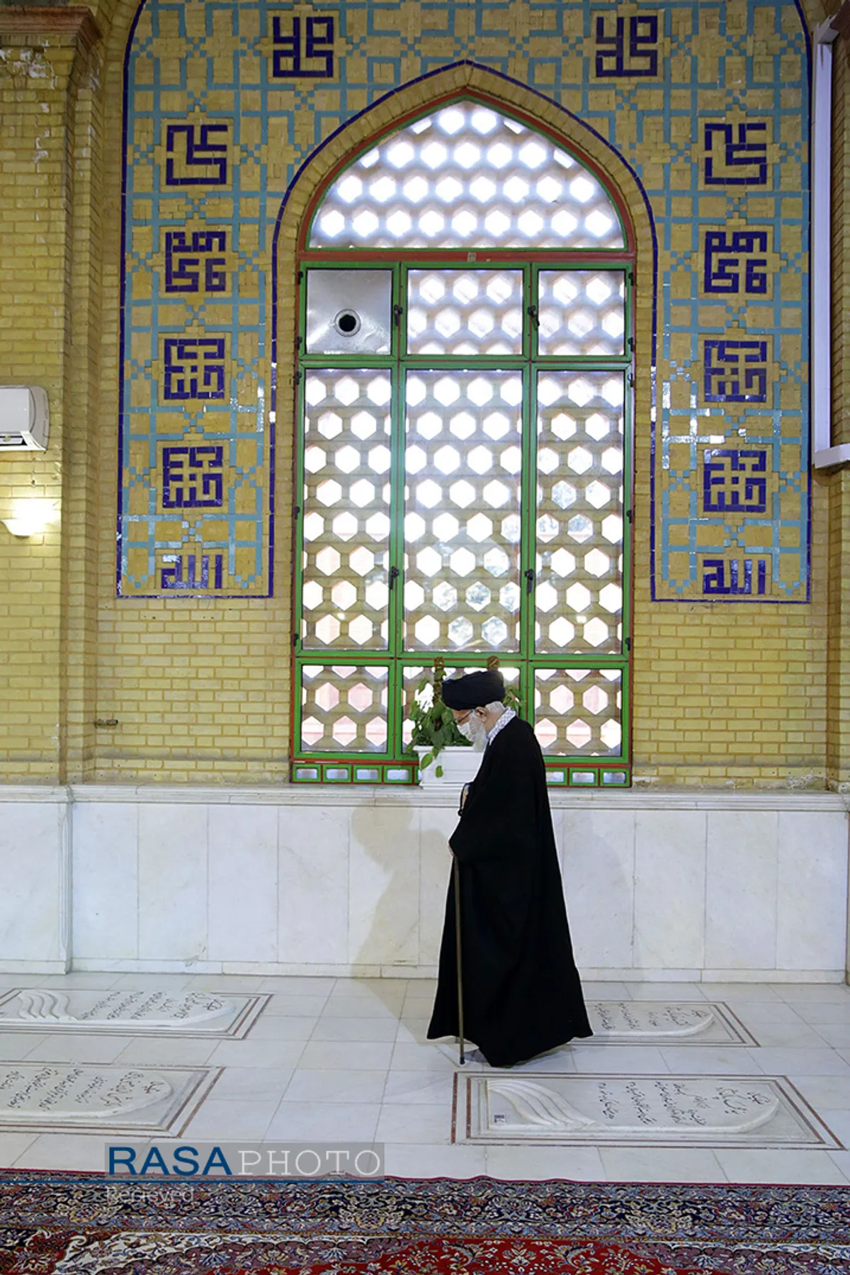 حضور مقام معظم رهبری در مرقد امام راحل (ره) و گلزار شهدای بهشت زهرا(س)