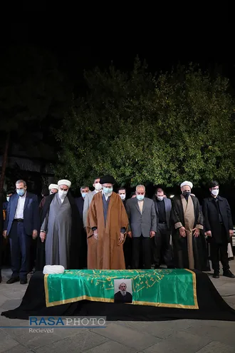 اقامه نماز بر پیکر حجت&zwnj;الاسلام و المسلمین محمدی ری&zwnj;شهری توسط مقام معظم رهبری