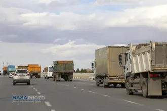 بیعت کامیون&zwnj;داران استان قم با رهبر معظم انقلاب