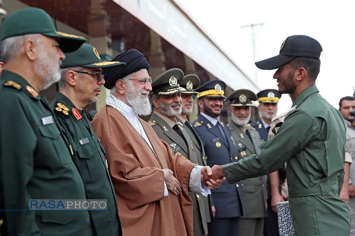 مراسم دانش&zwnj;آموختگی دانشجویان دانشگاههای افسری ارتش در دانشگاه خاتم&zwnj;الانبیاء(ص) با حضور رهبر انقلاب