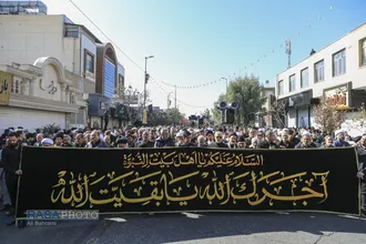 دسته عزاداری روز شهادت حضرت زهرا (سلام&lrm;&zwnj;الله&zwnj;علیها) با حضور حضرت آیت الله وحید خراسانی