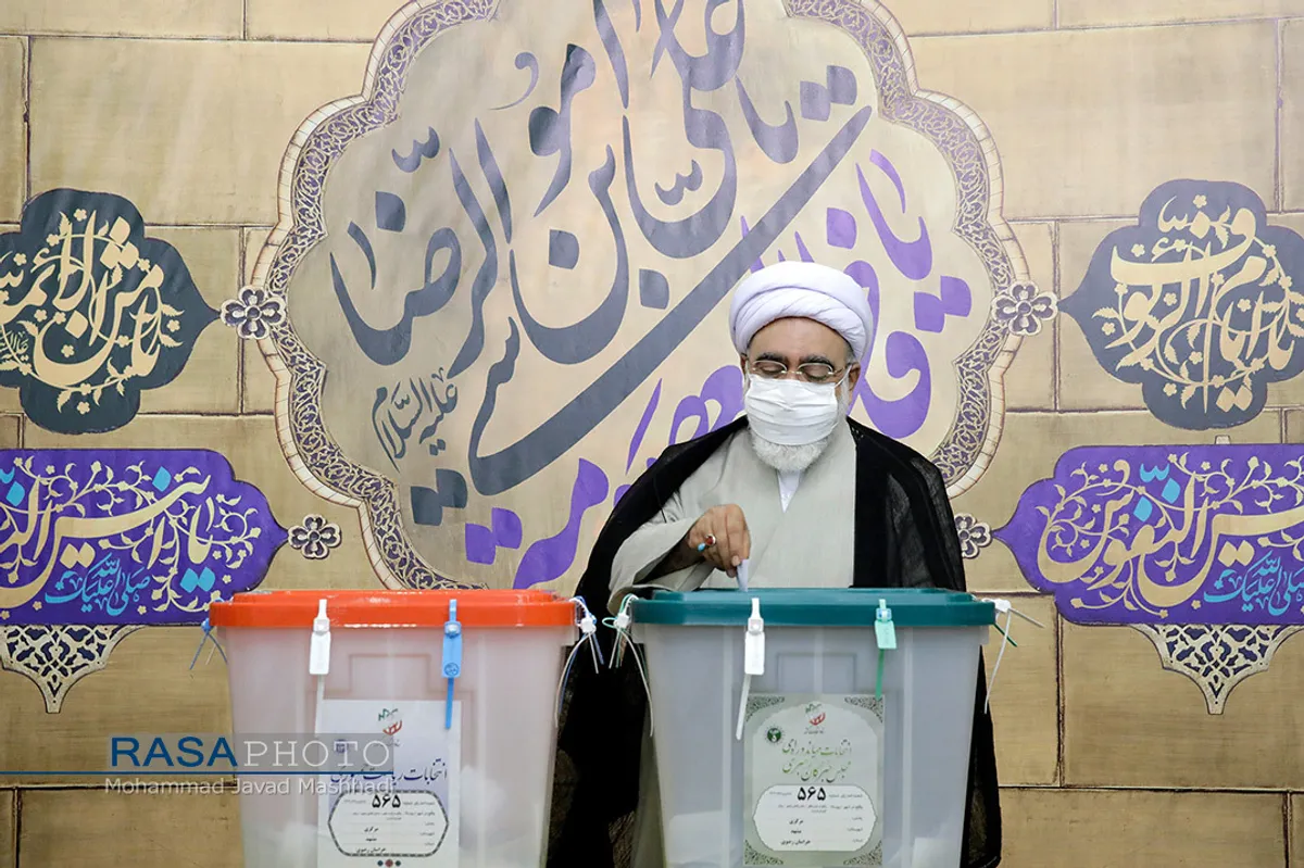 حضور آیت الله مروی تولیت آستان قدس رضوی در پای صندوق رای