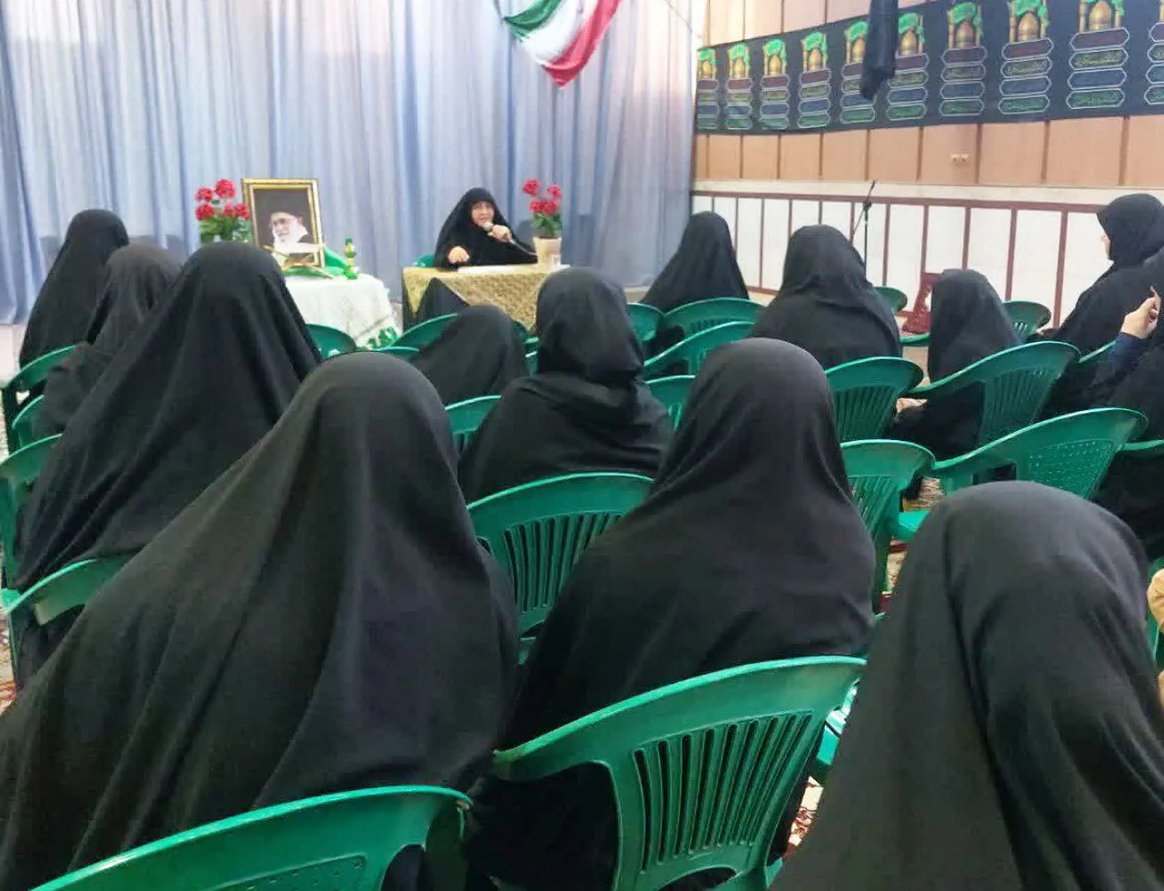 بانوان برای تربیت نسل مهدوی نقش آفرینی کنند