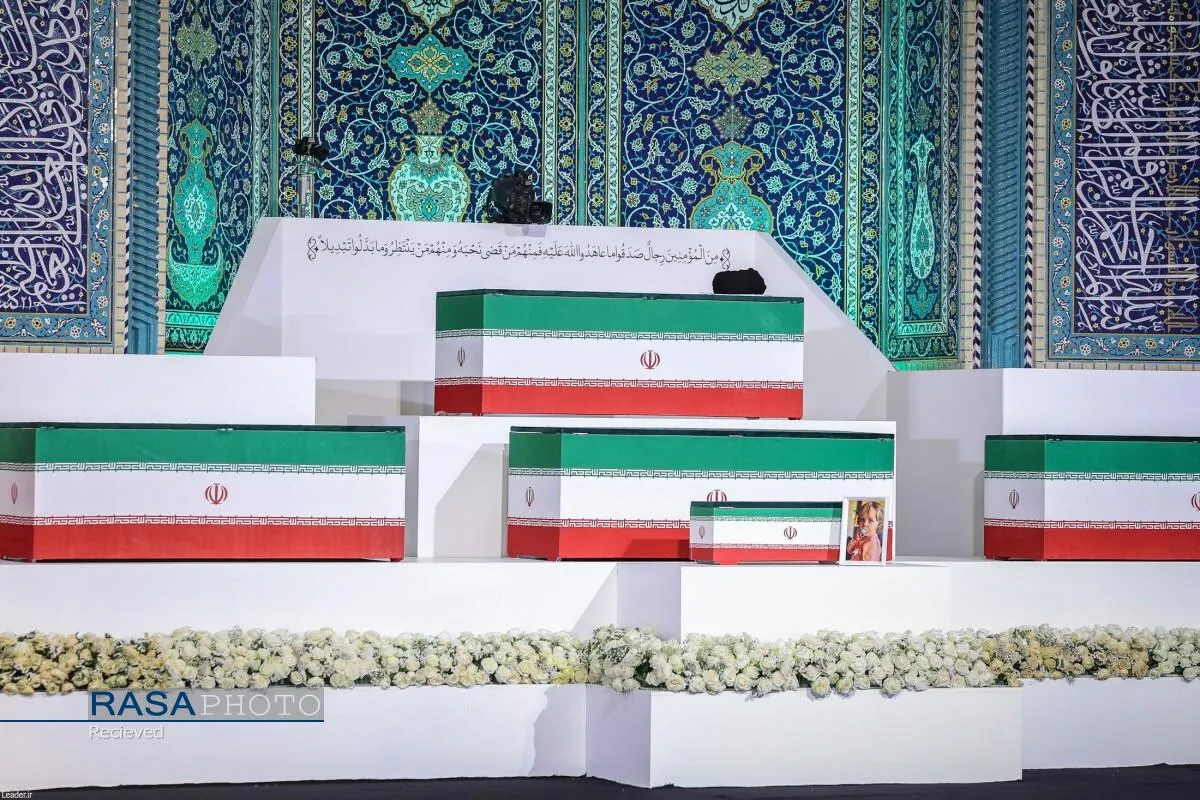 مراسم ادای احترام به پیکر مطهر رهبر شهید انقلاب اسلامی