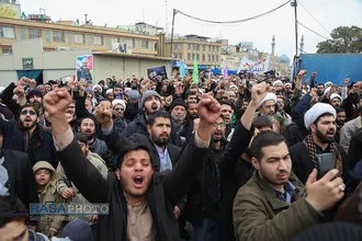 راهپیمایی خودجوش طلاب و بسیجیان قم در پی شهادت حاج قاسم سلیمانی