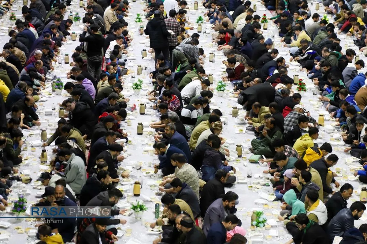 سفره افطاری حرم حضرت فاطمه معصومه (سلام&zwnj;الله&zwnj;علیها) در ماه مبارک رمضان