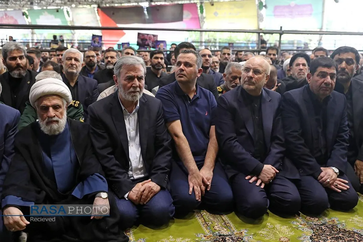 اقامه نماز توسط رهبر معظم انقلاب بر پیکر شهید اسماعیل هنیه
