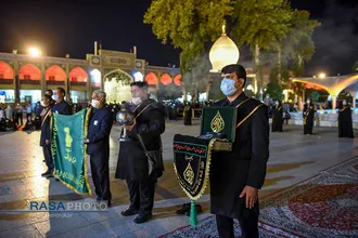 آیین لاله گردانی شب شام غریبان شهادت امام رضا(ع) در شیراز&lrm;