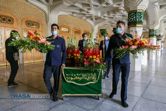گل&zwnj;آرایی ضریح حرم مطهر در آستانه سالروز ورود حضرت معصومه (سلام الله علیها) به قم