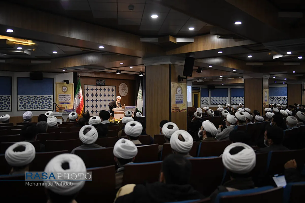 مراسم گرامیداشت هفته پژوهش و تجلیل از پژوهشگران برتر مرکز فقهی ائمه اطهار (ع)