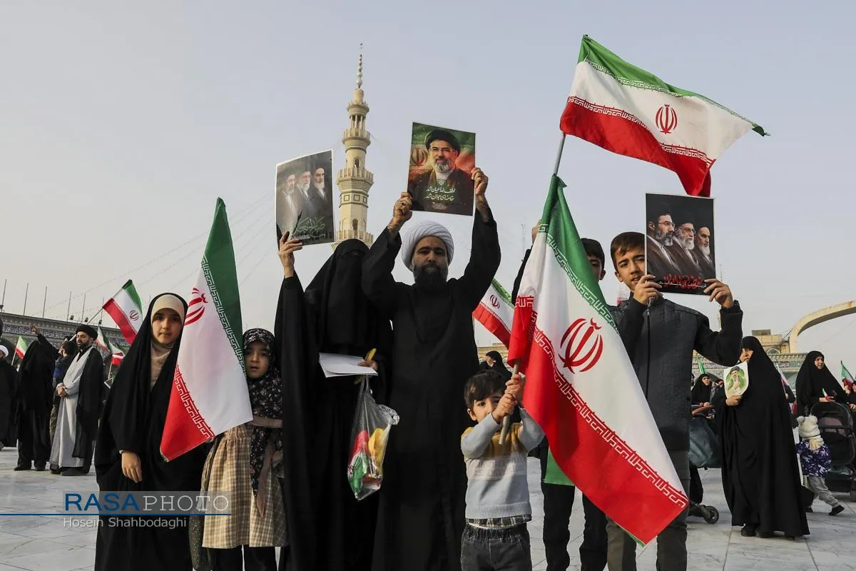 بیعت مردم قم با سومین رهبر معظم انقلاب اسلامی