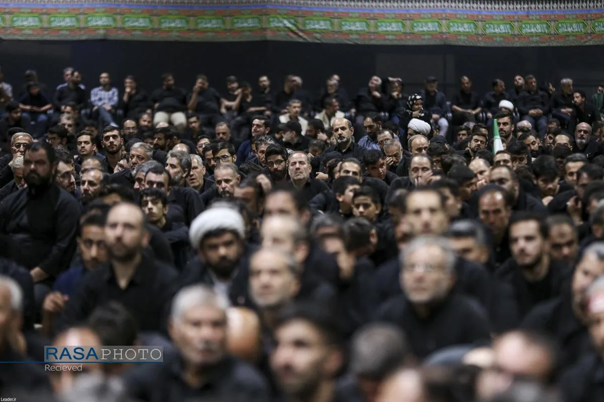 اولین شب مراسم عزاداری ماه محرم در جوار محل عروج ملکوتی امام شهید انقلاب